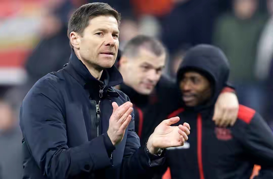 星空-包含关键时刻勒沃库森再遭质疑：德甲节点到来，震撼外界，轮换策略成焦点的词条-星空